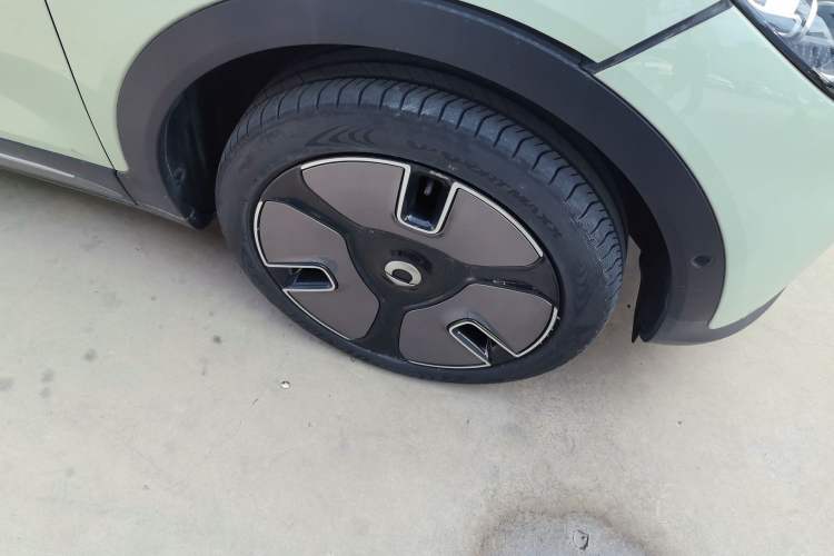 Used smart #1 2022 Premium Edition Right Front Wheel Hub
