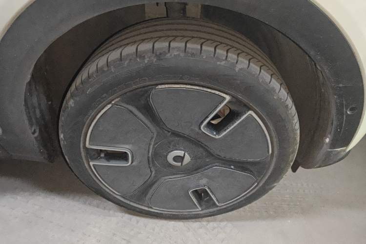Used smart #1 2022 Premium Edition Right Front Wheel Hub