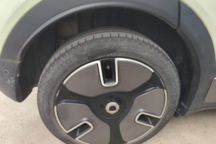 Used smart #1 2022 Premium Edition Right Rear Wheel Hub