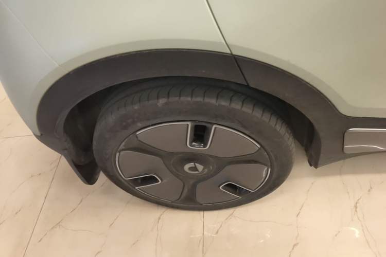 Used smart #1 2022 Premium Edition Right Rear Wheel Hub