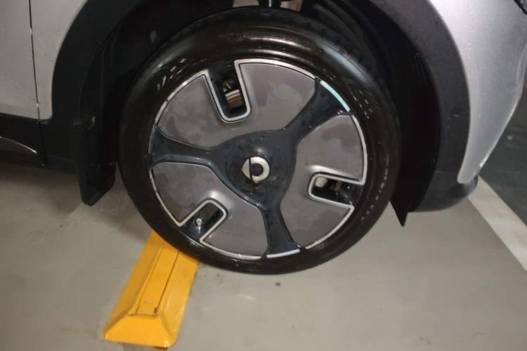 Used smart #1 2022 Premium Edition Right Front Wheel Hub