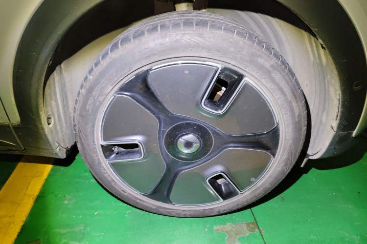 Used smart #1 2022 Premium Edition Right Front Wheel Hub