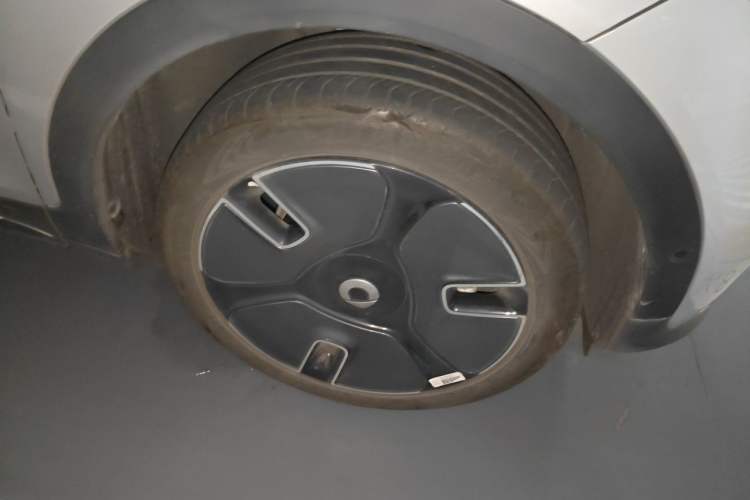 Used smart #1 2022 Premium Edition Right Front Wheel Hub