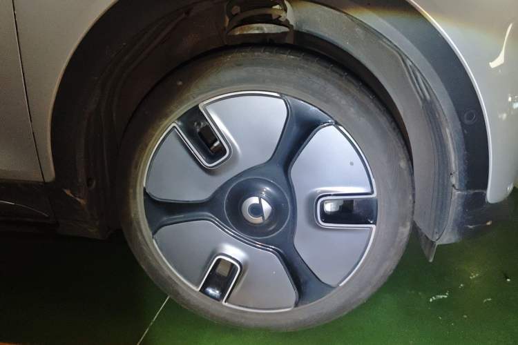 Used smart #1 2022 Premium Edition Right Front Wheel Hub