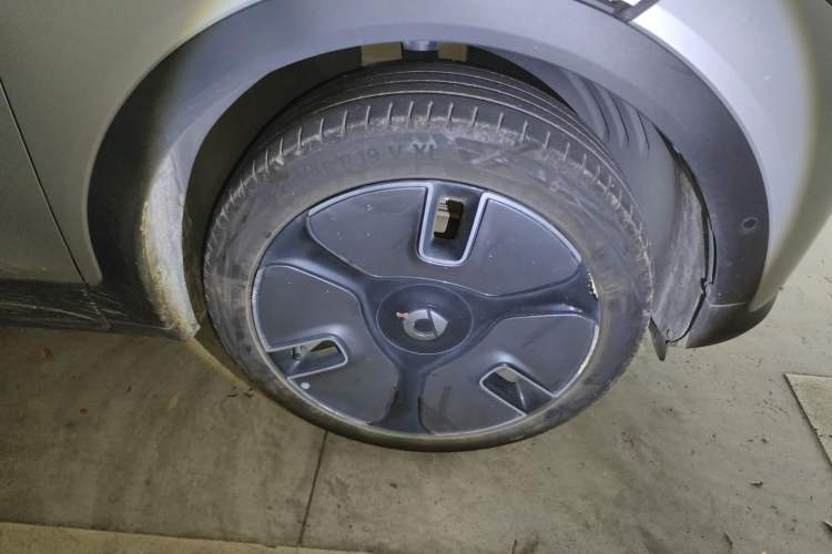 Used smart #1 2022 Premium Edition Right Front Wheel Hub