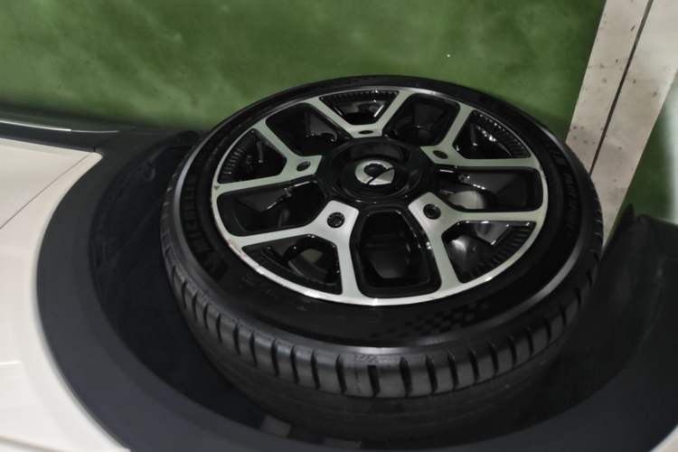 Used smart #1 2022 Pulse Heartbeat Edition Left Front Wheel Hub