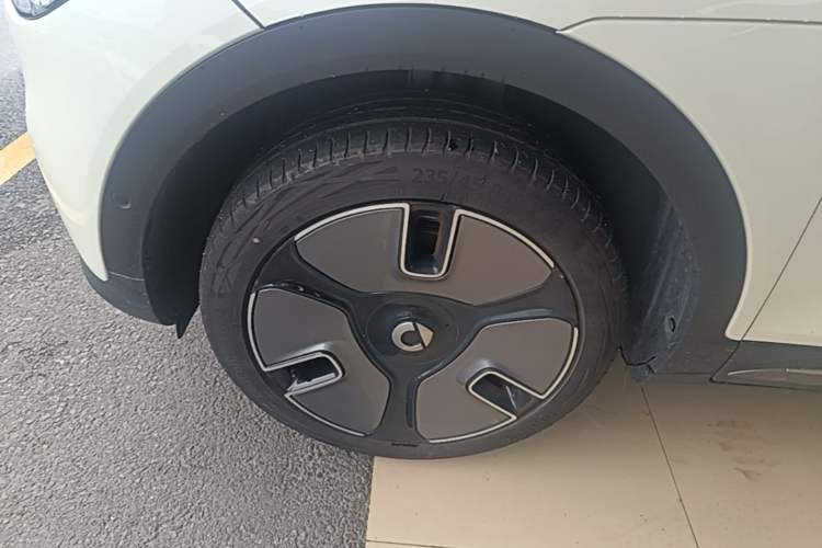 Used smart #1 2022 Premium Edition Left Front Wheel Hub