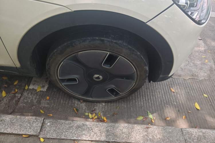 Used smart #1 2022 Premium Edition Right Front Wheel Hub