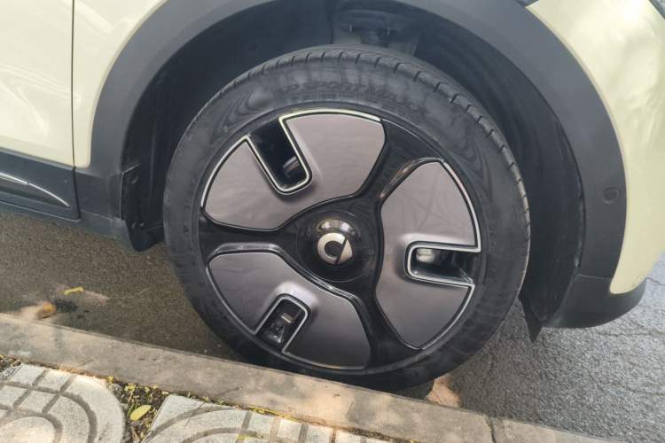 Used smart #1 2022 Premium Edition Right Front Wheel Hub