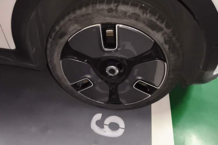 Used smart #1 2022 Premium Edition Right Front Wheel Hub