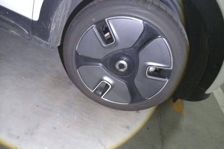 Used smart #1 2022 Premium Edition Right Front Wheel Hub