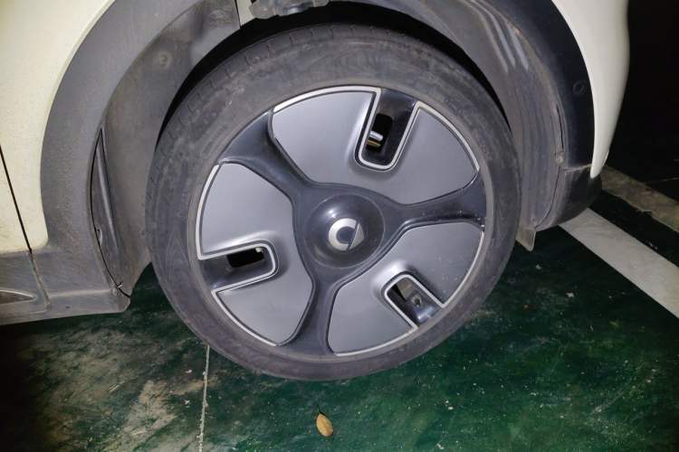 Used smart #1 2022 Premium Edition Right Front Wheel Hub