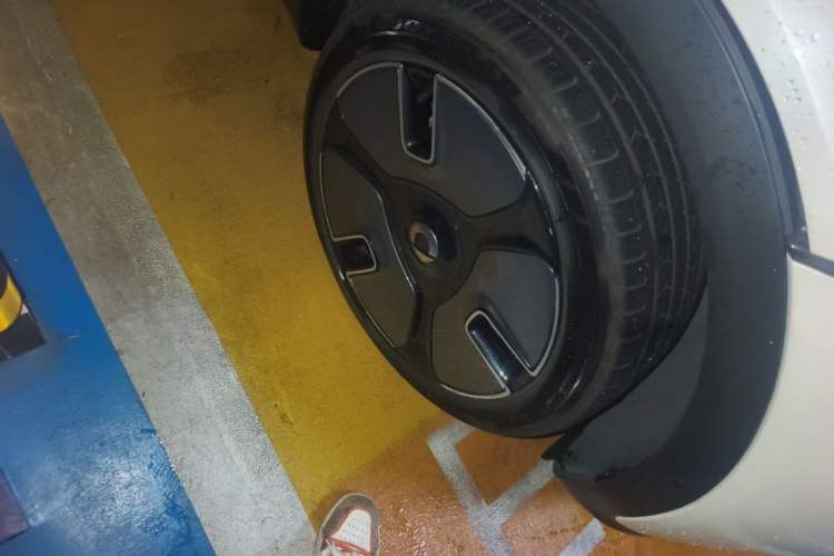 Used smart #1 2022 Premium Edition Right Front Wheel Hub