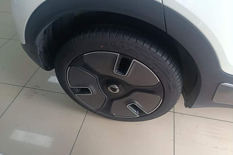 Used smart #1 2022 Premium Edition Right Rear Wheel Hub