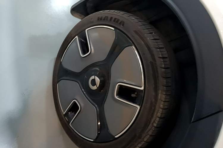 Used smart #1 2022 Premium Edition Right Rear Wheel Hub