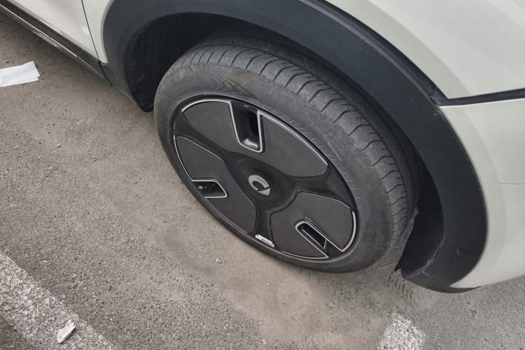 Used smart #1 2024 Premium Edition Right Front Wheel Hub
