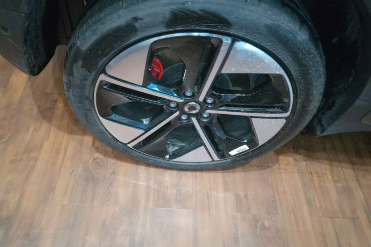 Used smart #1 2024 BRABUS Performance Edition Right Rear Wheel Hub
