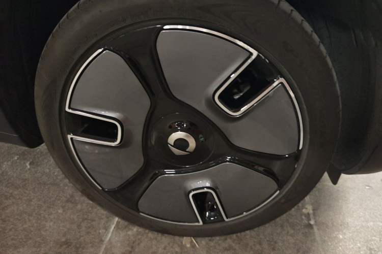 Used smart #1 2024 Premium Edition Right Front Wheel Hub