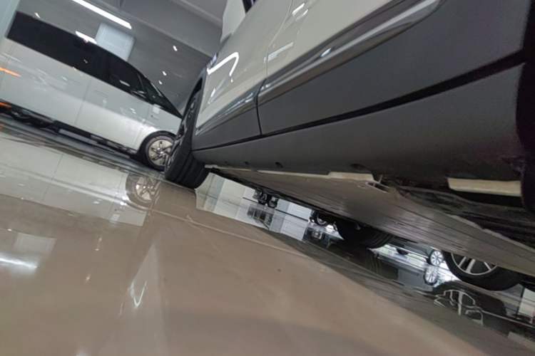 Used smart #3 2024 Dynamic All-Wheel Drive Edition Left Side Sill