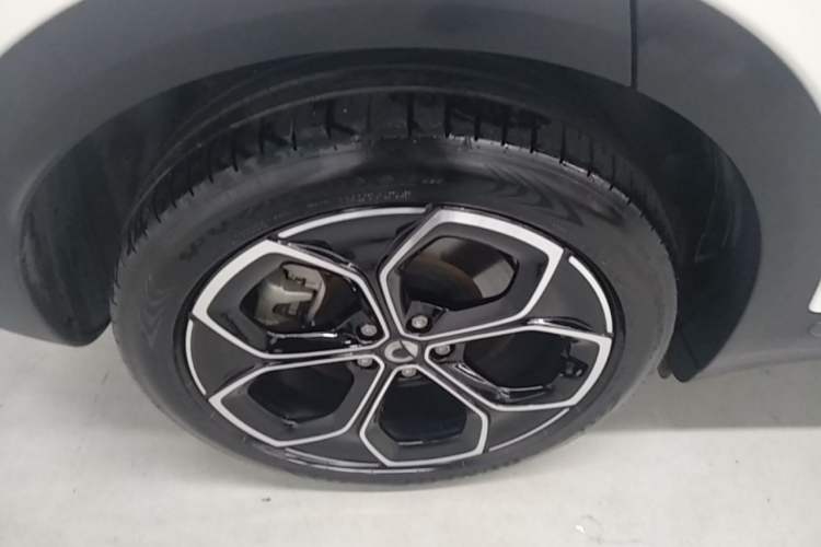 Used smart #3 2024 Dynamic All-Wheel Drive Edition Right Rear Wheel Hub