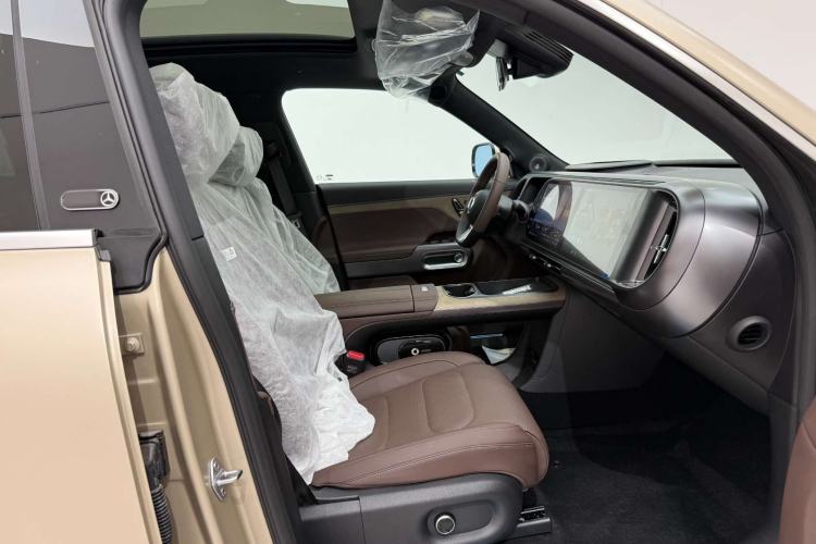 Used smart #5 2024 Long-Range Journey Luxury Edition Right Front Seat