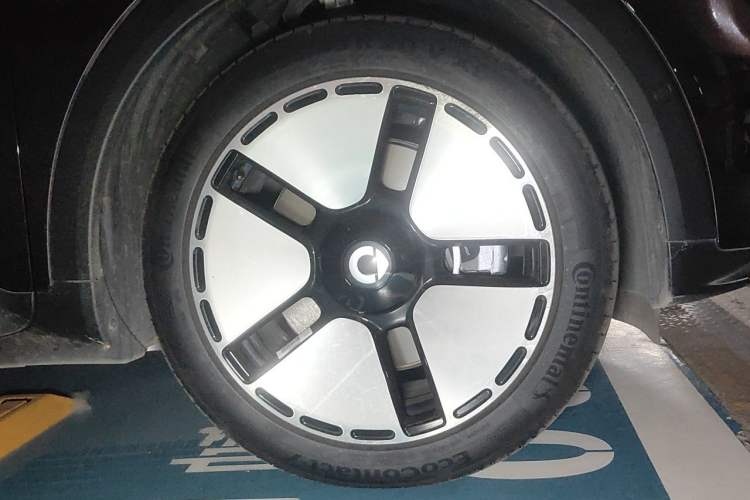 Used smart #5 2024 Long-Range Journey Luxury Edition Right Front Wheel Hub