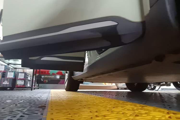 Used smart #5 2024 Long-Range Journey Luxury Edition Right Side Sill