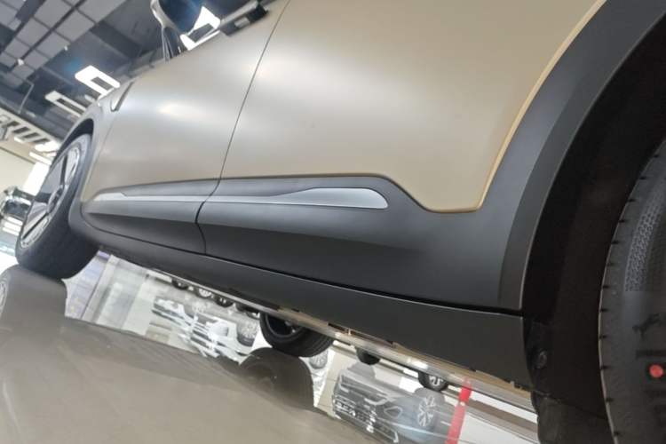 Used smart #5 2024 Long-Range Journey Luxury Edition Left Side Sill