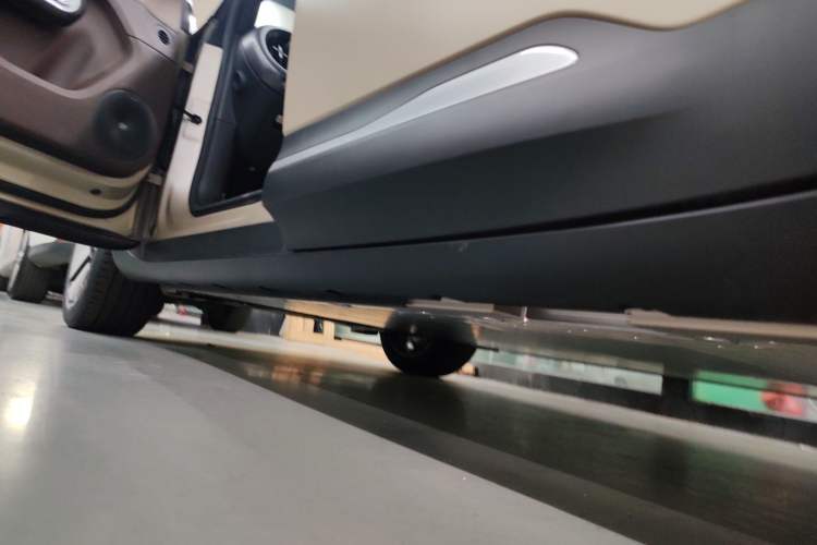 Used smart #5 2024 Long-Range Journey Luxury Edition Left Side Sill
