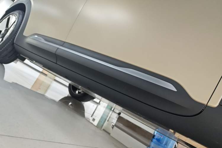 Used smart #5 2024 Long-Range Journey Luxury Edition Right Side Sill