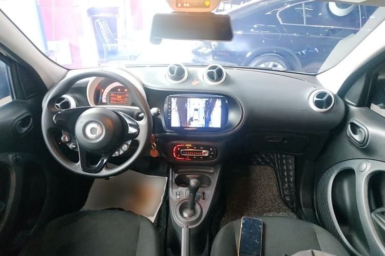 Used smart forfour 2018 1.0L 52 kW Dynamic Edition Center Console