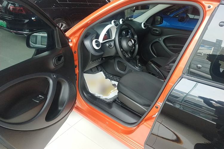 Used smart forfour 2018 1.0L 52 kW Dynamic Edition Driver Seat