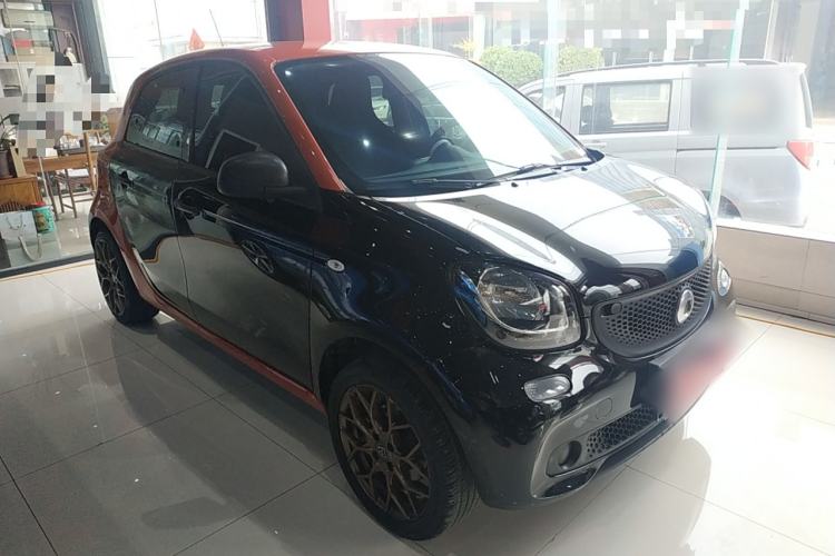 Used smart forfour 2018 1.0L 52 kW Dynamic Edition Front Right 45 Deg