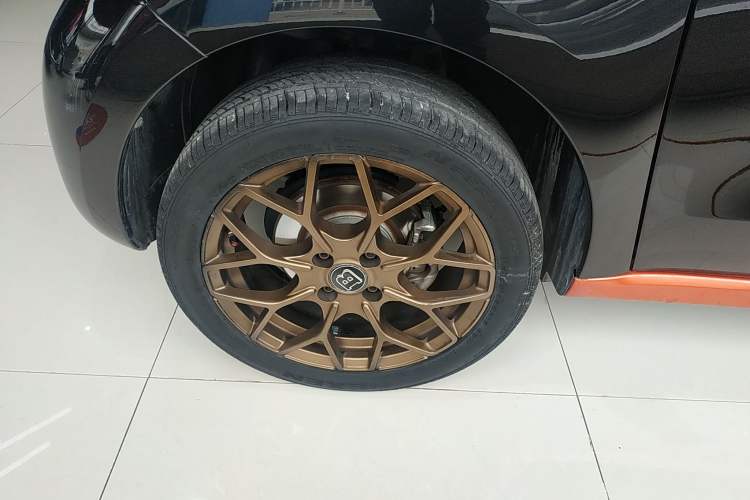 Used smart forfour 2018 1.0L 52 kW Dynamic Edition Left Front Wheel Hub