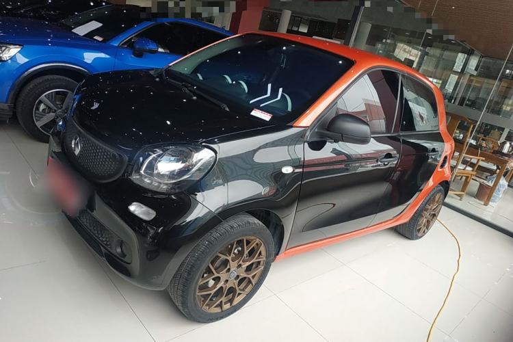 Used smart forfour 2018 1.0L 52 kW Dynamic Edition Left Side