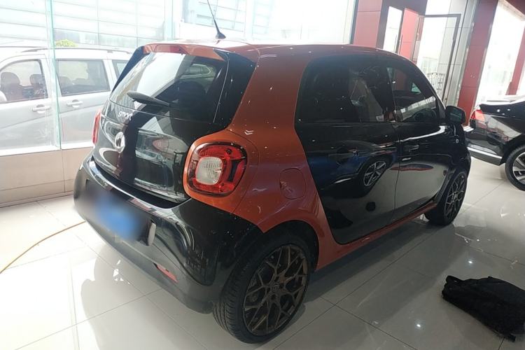 Used smart forfour 2018 1.0L 52 kW Dynamic Edition Rear Right 45 Deg