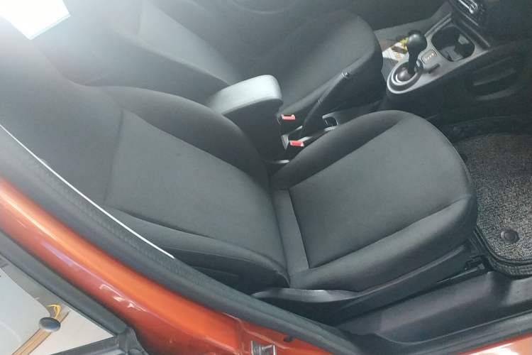 Used smart forfour 2018 1.0L 52 kW Dynamic Edition Right Front Seat