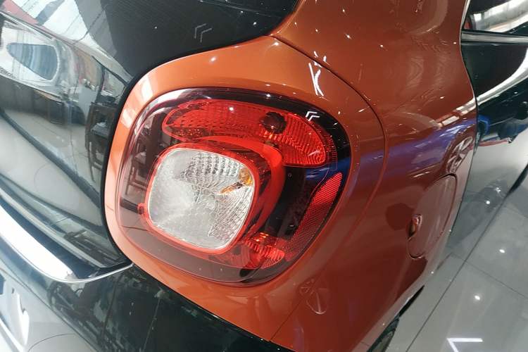 Used smart forfour 2018 1.0L 52 kW Dynamic Edition Right Rear Taillight