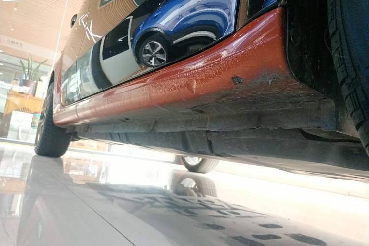 Used smart forfour 2018 1.0L 52 kW Dynamic Edition Right Side Sill