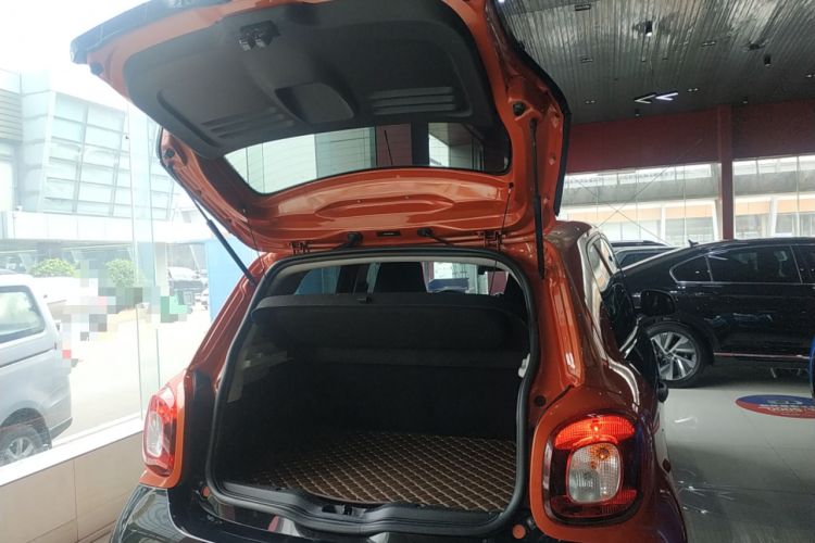 Used smart forfour 2018 1.0L 52 kW Dynamic Edition Trunk