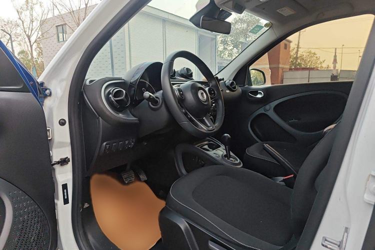 Used smart forfour 2016 1.0L 52 kW Passion Edition Interior 1