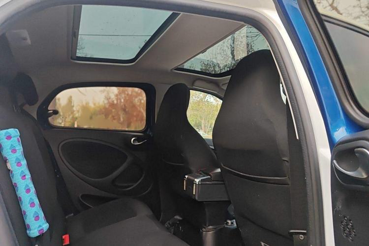 Used smart forfour 2016 1.0L 52 kW Passion Edition Interior 3
