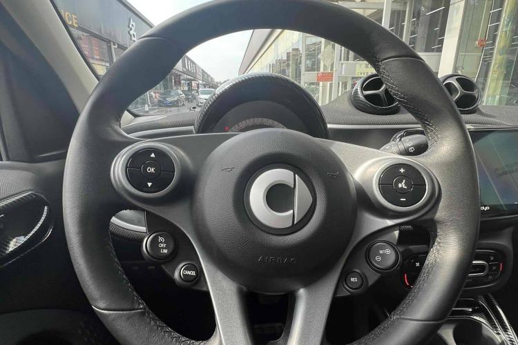 Used smart forfour 2016 1.0L 52 kW Passion Edition Interior 1