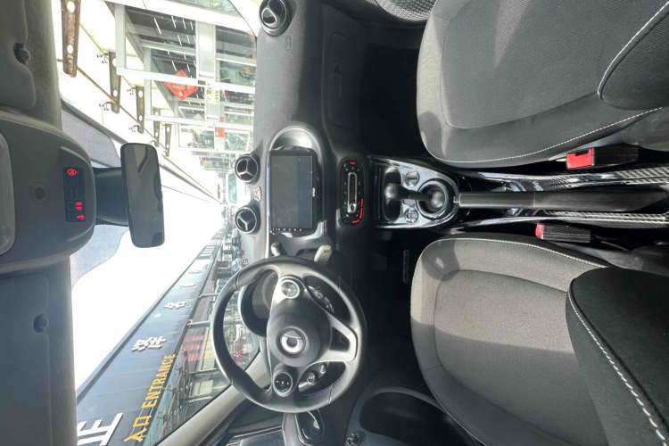 Used smart forfour 2016 1.0L 52 kW Passion Edition Interior 2