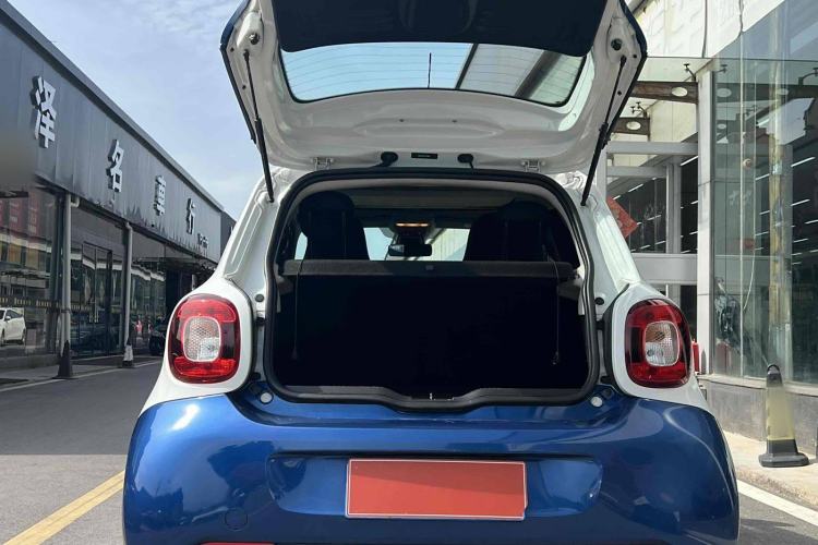 Used smart forfour 2016 1.0L 52 kW Passion Edition Interior 3