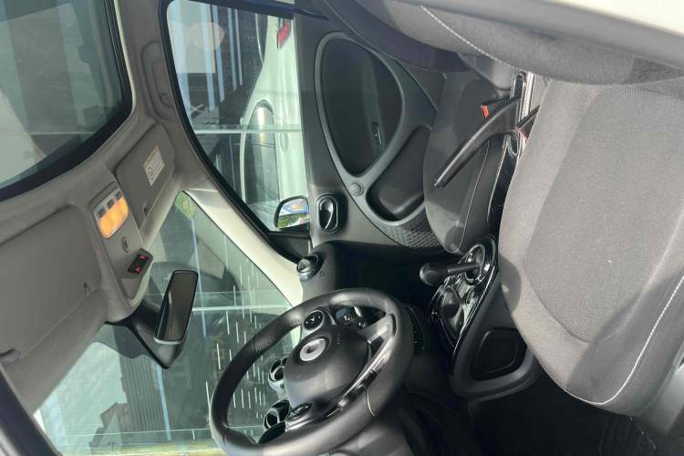 Used smart forfour 2016 1.0L 52 kW Passion Edition Interior 4