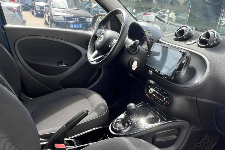 Used smart forfour 2016 1.0L 52 kW Passion Edition Interior 5