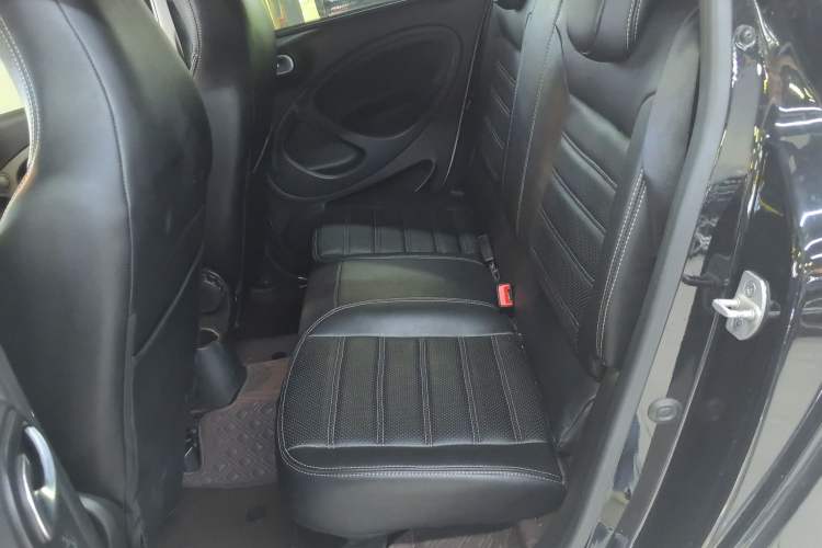 Used smart forfour 2018 1.0L 52 kW Dynamic Edition Interior 1