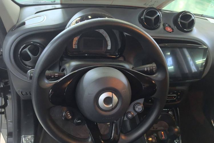 Used smart forfour 2018 1.0L 52 kW Dynamic Edition Interior 4