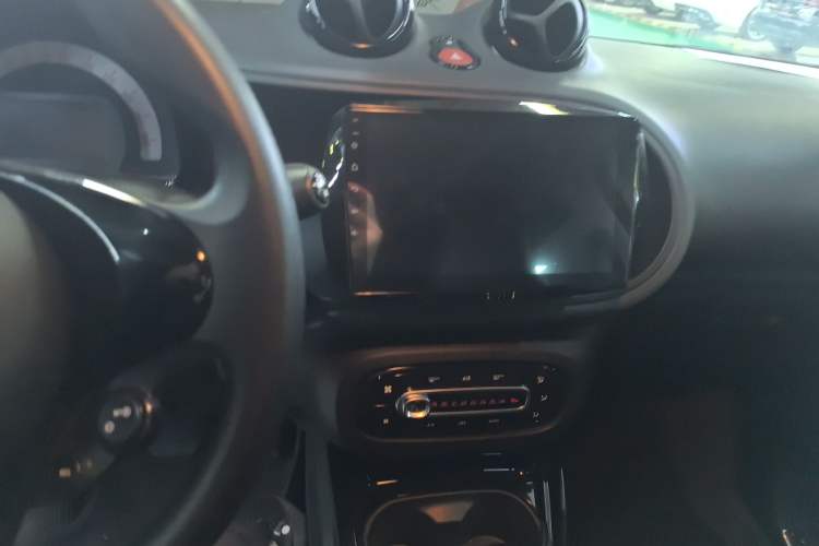 Used smart forfour 2018 1.0L 52 kW Dynamic Edition Interior 5